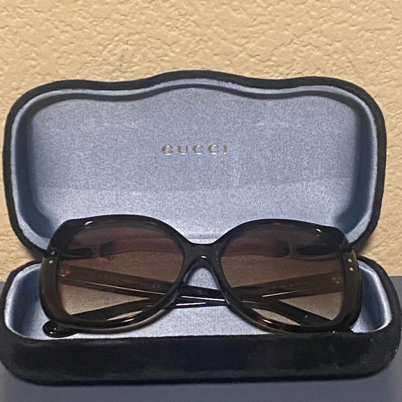 Authentic Brand new with no tags Gucci Sunglasses, brown. With sunglass case